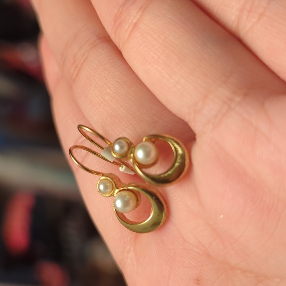 Gold Pearl earrings